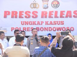 Polres Bondowoso Amankan Tersangka Jual Beli Online Senjata Api Ilegal