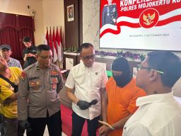 Satreskrim Polres Mojokerto Kota Tangkap Dukun Mengaku Bisa Gandakan Uang Gaib