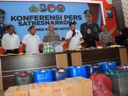 Satresnarkoba Polres Kediri Kota Ungkap Tersangka Jual Miras Oplosan Es Moni