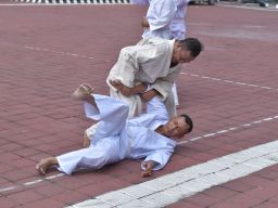 Personil Polres Gresik Ikuti Latihan Beladiri Jelang Pilkada Serentak