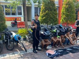 Polres Gresik Amankan 5 Pemuda Bawa Sajam Hendak Balap Liar