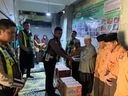 Satlantas Polres Gresik Gelar Jum'at Berkah di Ponpes Roudlotul Hikmah