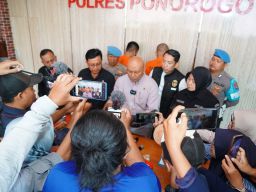 Satreskrim Polres Ponorogo Tangkap Tersangka Ilegal Logging dan Ratusan Batang Kayu