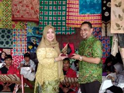 Movenpick Hotel Surabaya City dan Ibu Semangat Indonesia Kuat Persembahkan KarnavALL Batik
