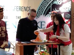 Mercure Surabaya Grand Mirama Rayakan Keberuntungan di Tahun Baru Imlek