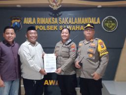 Kasus Penganiyaan Di pertanyakan,Aktivis JAPAI Audensi Bersama Polsek Sawahan