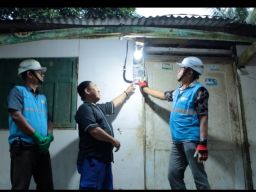 Jelang Hari Kemerdekaan, PLN Operasikan Listrik Pertama di Kawasan Konservasi Bandealit