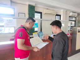 Momen Hut RI ke-80 Samsat Surabaya Utara Kompak Pakai Seragam Merah Putih