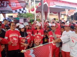 Meriahkan HUT RI ke-80, Anggota DPRD Surabaya Budi Leksono Menggelar Jalan Sehat Bersama Warga