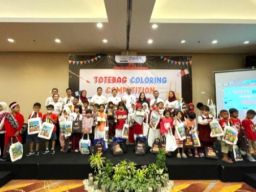 Rayakan Kemerdekaan, Hotel Neo+ Waru Sidoarjo Gelar Lomba Mewarnai dengan Media Totebag