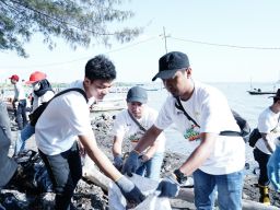 Peringati Hari Kesakitan Pancasila, PLN Tunjukkan Aksi Nyata Jaga Kebersihan Pantai Tambak Wedi