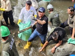 Hari Kesaktian Pancasila, PLN dan KLH Gelar Aksi Bersih DAS Ciliwung, Angkut 176 Kg Sampah