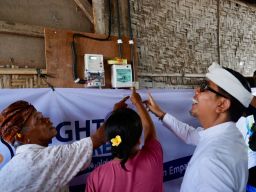 PLN Wujudkan Kepedulian dengan Sambung Gratis Listrik Rumah Warga Pra Sejahtera di Bali