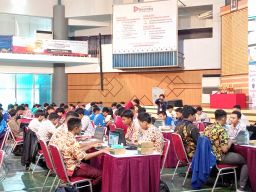 Universitas Dinamika Surabaya kembali menggelar lomba FITCOM 3.0 Berbasis Teknologi SMART FRAM