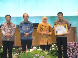 Sidoarjo Terima Piagam Penghargaan TP2DD dengan Realisasi Kartu Kredit Indonesia Tertinggi 2025
