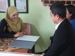 Kemendukbangga/BKKBN Jatim Dorong Ayah Ambil Rapor Anak Sentuhan Cinta dalam Pendidikan