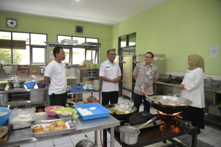 Meracik Kompetensi, Menyajikan Masa Depan: Kadindik Jatim Resmikan TEFA Pawon Satu & Cafe Satu SMKN