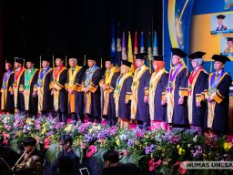 Unesa Kukuhkan 11 Guru Besar Berbagai Kepakaran, dari Ekologi Laut-Pesisir hingga Pragmasintaksis