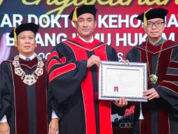 Dedikasi Diri Dalam Pengabdian Dan Penegakan Hukum,Kepala BNN RI Resmi Gelar Doktor Kehormatan 