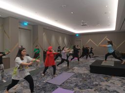 Rayakan Hari Perempuan Internasional, Sheraton Surabaya Ajak Srikandi Grab Ikuti Pound Fit