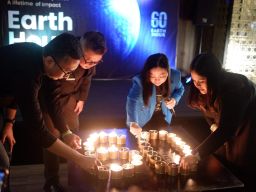 Eco Fashion ke Lilin Jelantah:Cara Kreatif Whiz Luxe Hotel Spazio Surabaya Peringati Earth Hour 2026