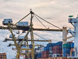 Arus Peti Kemas TPS Pada Bulan Februari 2026 Tetap Tumbuh