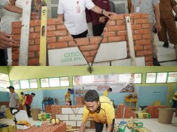 Kadindik Jatim Tinjau Pelaksanaan LKS Dikmen 2026 di SMKN 2 Surabaya