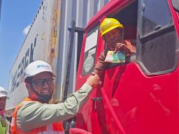 TPS Perkuat Komitmen Pelindo Bersih melalui Sosialisasi SMAP kepada Pengemudi Truk Eksternal