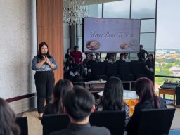 From Plate to Post: Ajang Kreativitas Fotografi Mahasiswa Universitas Widya Mandala di Whiz Luxe