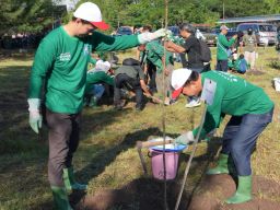 Peringatan Hari Bumi,Yayasan Wings Peduli Gelar Aksi Bersih Lingkungan dan Tanam 1.000 Pohon
