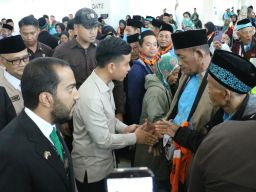 Pastikan Pelayanan Optimal, Wapres Gibran Cek Fast Track Jemaah Haji di Juanda