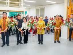 Gubernur Khofifah Indar Parawansa Resmikan Line 4 Pabrik Infus Satoria di Pasuruan