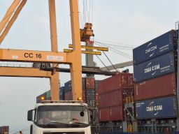 TPS Kembali Menjadi Hub Pengiriman Locomotive Platform Produksi PT INKA ke Australia