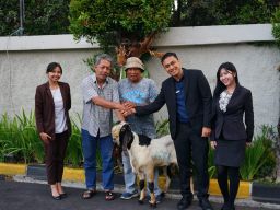 Atria Hotel Malang Salurkan Hewan Kurban untuk Warga Sekitar, Perkuat Kepedulian di Momen Idul Adha