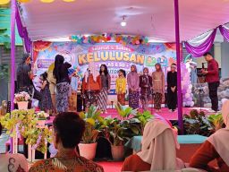 Pelepasan Siswa Kelas VI SDN Dr. Soetomo I Surabaya Meriah dengan Nuansa Budaya Nusantara