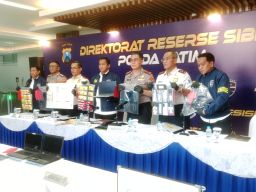Terkuak! Komplotan Love Scamming Internasional Beroperasi di Jatim, Puluhan Korban Tertipu