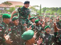 Kembali dengan Selamat, Pangdam V/Brawijaya Apresiasi Dedikasi Prajurit Satgas Yonif 521/DY di Papua