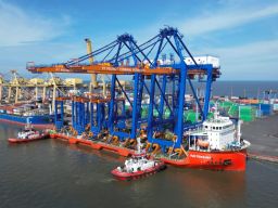 Pelindo Marine Kawal Kedatangan QCC dan RTG Baru di Pelabuhan Tanjung Perak dan Belawan