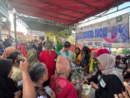 Baksos'e Suroboyo Pecahkan Antusias Warga Semampir,Lomba SepakBola Terong Magnet Perayaan HUT RI -81