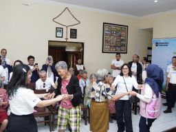 PLN Icon Plus Hadirkan Layanan Kesehatan dan Bantuan Sosial bagi Lansia di Rumah Belas Kasih Malang