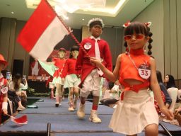 Semarak Menyambut Kemerdekaan, Swiss-Belinn Manyar Hadirkan Kids Runway Competition
