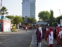 PLN Icon Plus dan PLN Komplek Ketintang Gelar Upacara HUT ke-81 RI, Teguhkan Semangat Indonesia