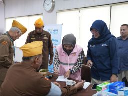YBM PLN UIP JBTB Hadirkan Layanan Kesehatan Terpadu dan Santunan bagi 50 Veteran Surabaya