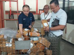 Pengawasan Komoditas Lintas Sektor Karantina Jatim Perkuat Jalur Pos Dan Bandara Dhoho 