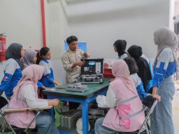 Srikandi PLN Ajak Generasi Muda Kenal Lebih Dekat Dunia Energi melalui Program Goes to School&Kampus