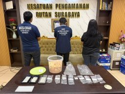 Petugas Rutan Kelas I Surabaya Gagalkan Penyelundupan 9 Pocket Kristal Putih Diduga Sabu