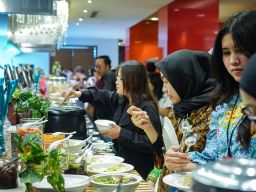Wyndham Surabaya Luncurkan “Suroboyoan Business Lunch Buffet”, Angkat Cita Rasa Khas Kota Pahlawan