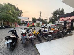 Tindak Lanjuti Aduan Masyarakat,Polsek Gununganyar Amankan Pengangkutan Motor Illegal