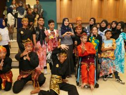 Ning Lia Ajak Anak Berkebutuhan Khusus Berani Berkarya dan Berprestasi