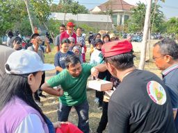Sego Rongewu Gelar Bakti Sosial di Wonocolo, Camat: Provokasi Kebaikan Harus Terus Dilakukan